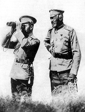 Николай II и Николай Николаевич на маневрах. Фотография.